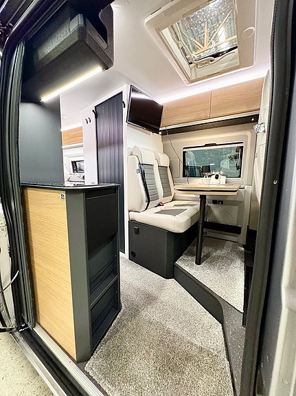 Adria Twin 640 SLB 60Y Edition Långbädd Solpanel Lithium Drag 1 Ägare 14 of 30