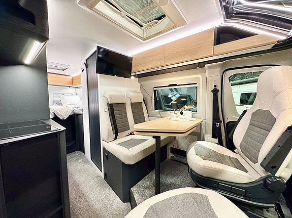 Adria Twin 640 SLB 60Y Edition Långbädd Solpanel Lithium Drag 1 Ägare 17 of 30