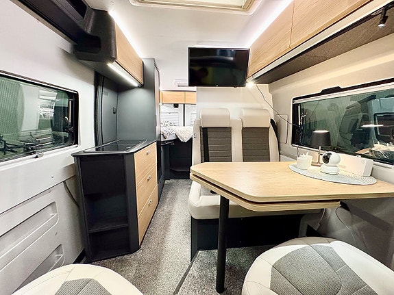 Adria Twin 640 SLB 60Y Edition Långbädd Solpanel Lithium Drag 1 Ägare 18 of 30