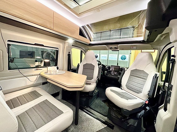 Adria Twin 640 SLB 60Y Edition Långbädd Solpanel Lithium Drag 1 Ägare 16 of 30