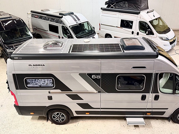 Adria Twin 640 SLB 60Y Edition Långbädd Solpanel Lithium Drag 1 Ägare 8 of 30