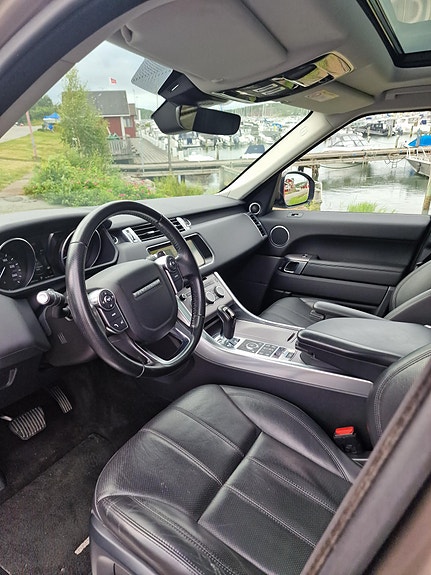 Land Rover Range Rover Sport 7 of 10