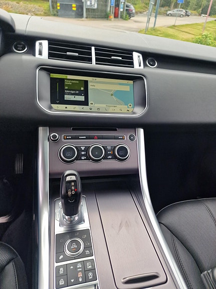Land Rover Range Rover Sport 8 of 10