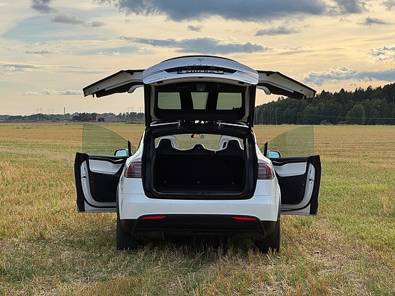 Tesla Model X 15 of 30