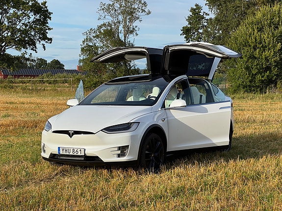 Tesla Model X 3 of 30