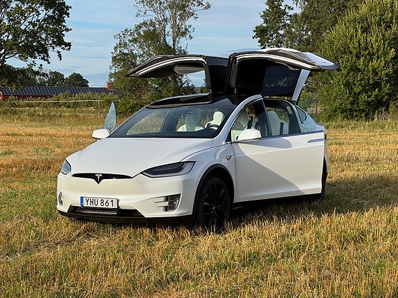 Tesla Model X 11 of 30