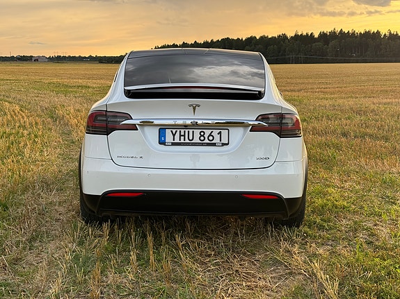 Tesla Model X 10 of 30