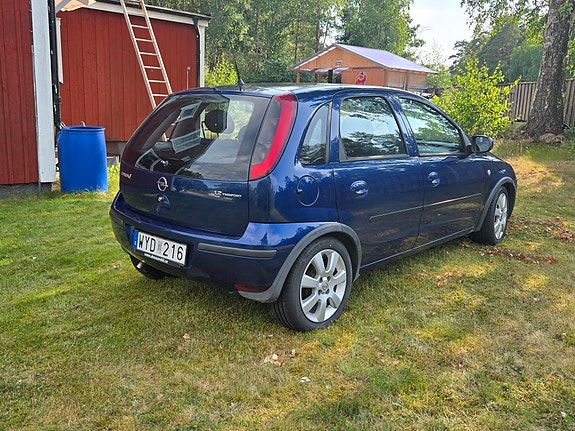 Opel Corsa 2 of 3