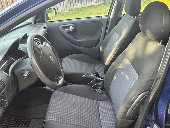 Opel Corsa 3 of 3