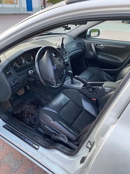 Volvo V70 13 of 16