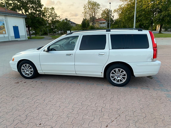 Volvo V70 4 of 16