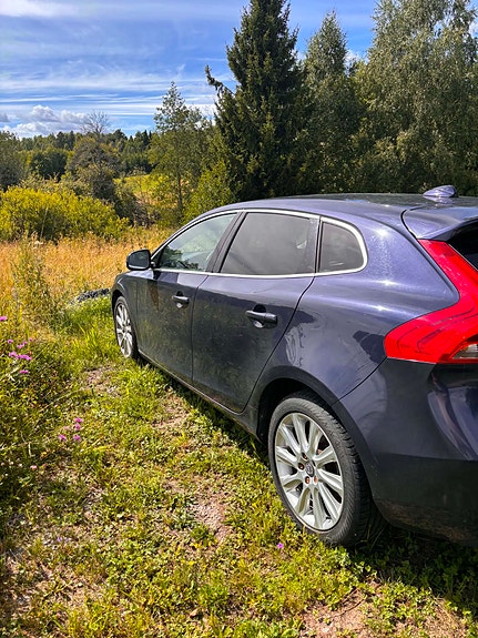 Volvo V40 2 of 4