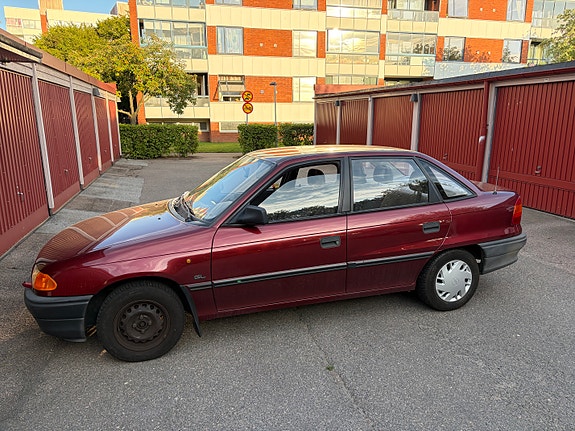 Opel Astra 4 of 13