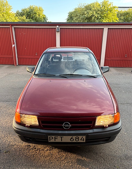Opel Astra 2 of 13