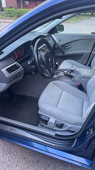 BMW 525i 8 of 13