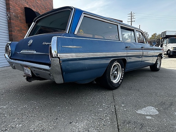 Pontiac Bonneville 3 of 6