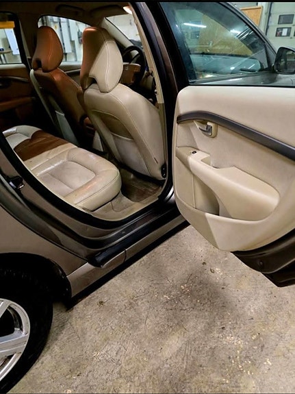 Volvo V70 11 of 14