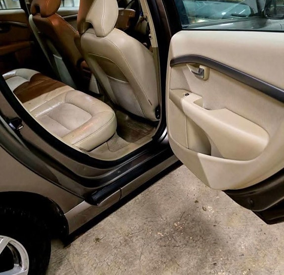 Volvo V70 7 of 14