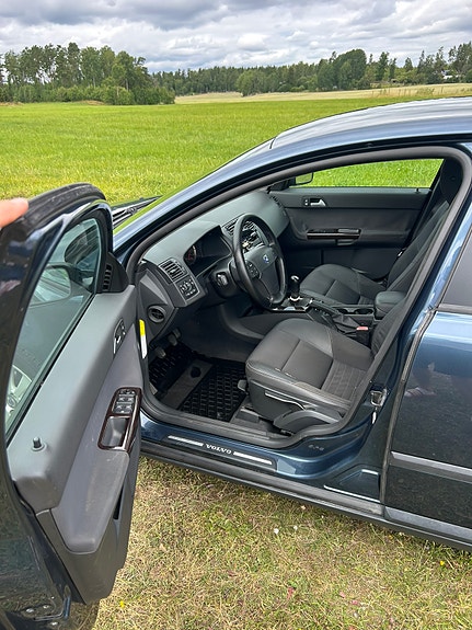 Volvo S40 8 of 12