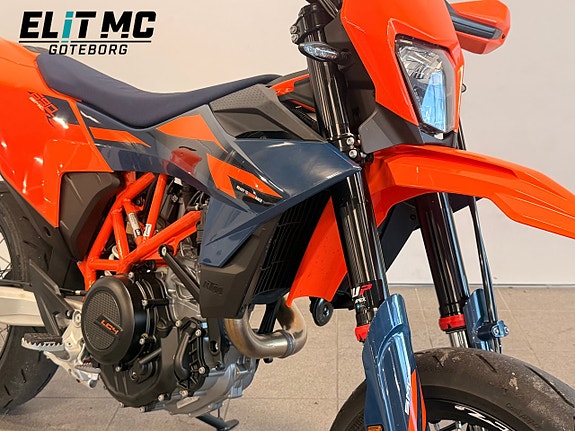 KTM | 690 SMC-R | Wheelie Control | ABS | Launch Control 2 of 21