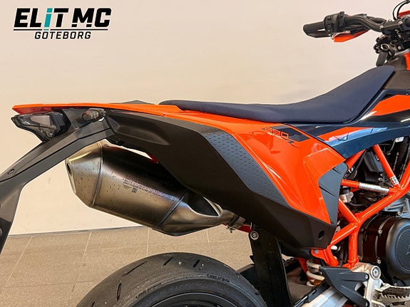 KTM | 690 SMC-R | Wheelie Control | ABS | Launch Control 9 of 21