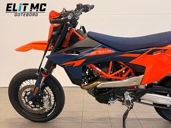 KTM | 690 SMC-R | Wheelie Control | ABS | Launch Control 14 of 21