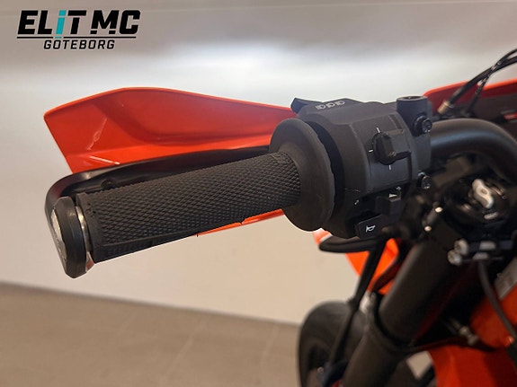 KTM | 690 SMC-R | Wheelie Control | ABS | Launch Control 19 of 21