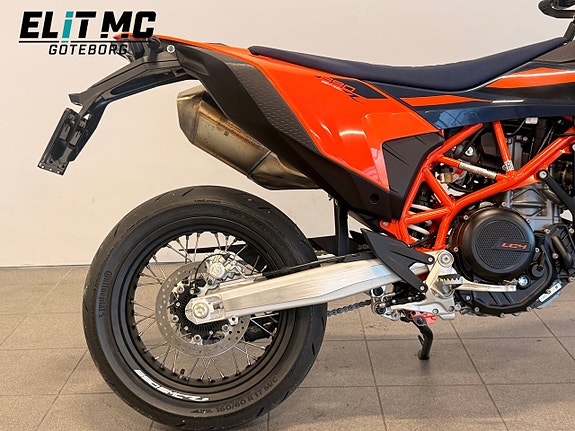 KTM | 690 SMC-R | Wheelie Control | ABS | Launch Control 6 of 21