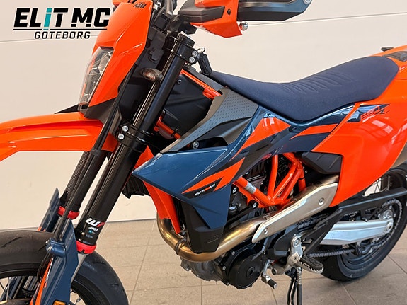 KTM | 690 SMC-R | Wheelie Control | ABS | Launch Control 17 of 21