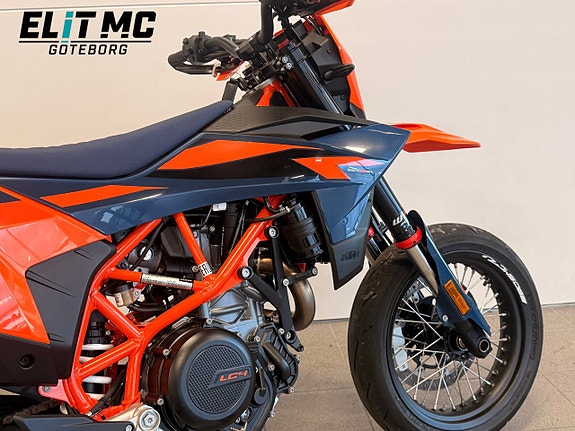 KTM | 690 SMC-R | Wheelie Control | ABS | Launch Control 8 of 21