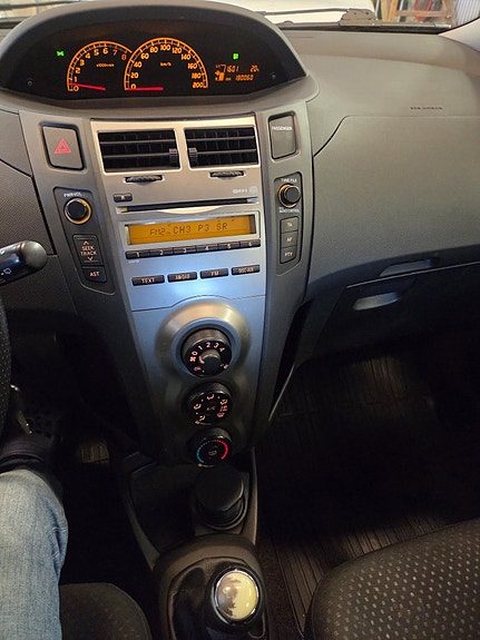 Toyota Yaris 9 of 14