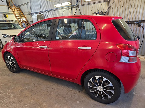 Toyota Yaris 4 of 14