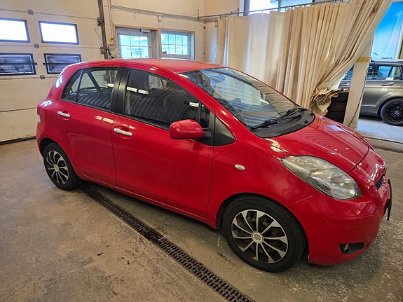 Toyota Yaris 5 of 14