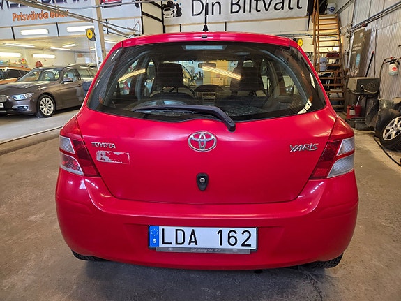 Toyota Yaris 7 of 14