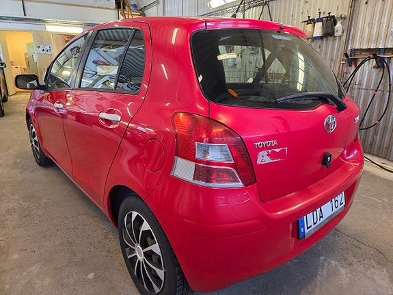 Toyota Yaris 6 of 14
