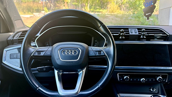 Audi Q3 3 of 7