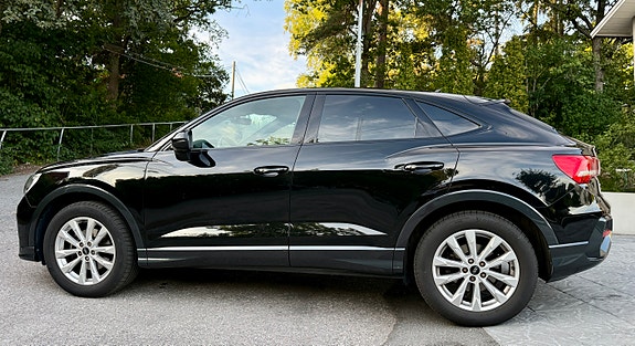 Audi Q3 2 of 7