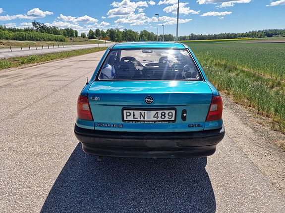 Opel Astra 2 of 10