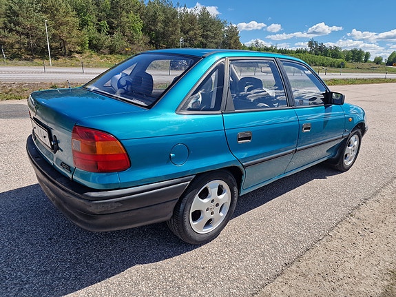 Opel Astra 3 of 10