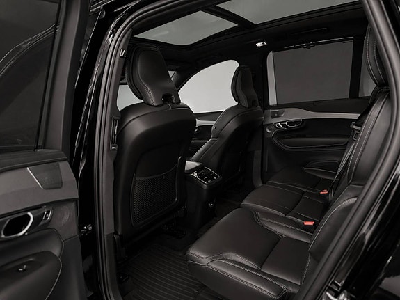 Volvo XC90 10 of 15