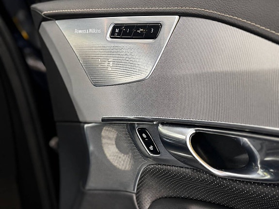 Volvo XC90 11 of 15