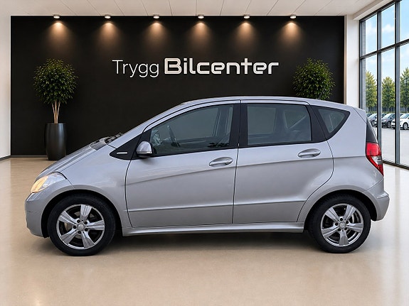 Mercedes-Benz A180 2 of 17