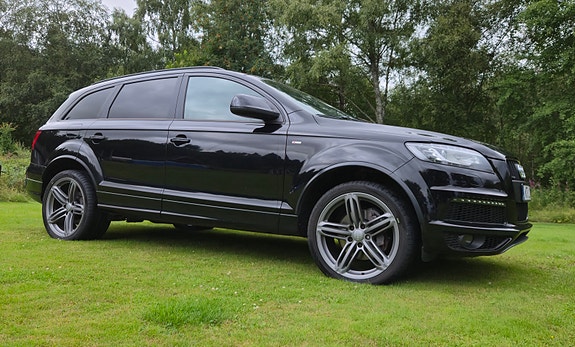 Audi Q7 2 of 18