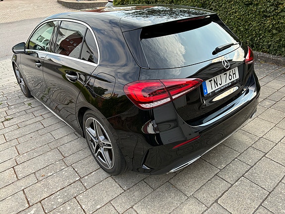 Mercedes-Benz A180 2 of 11