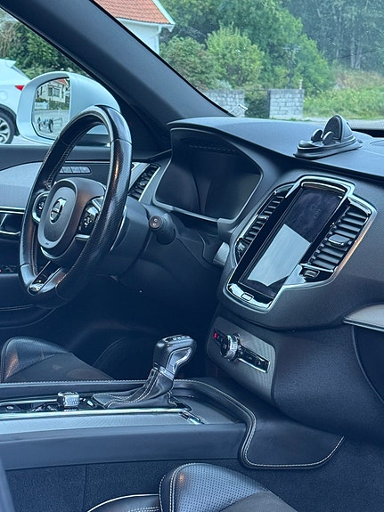 Volvo XC90 7 of 15