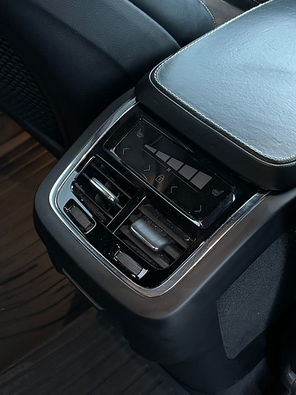 Volvo XC90 10 of 15