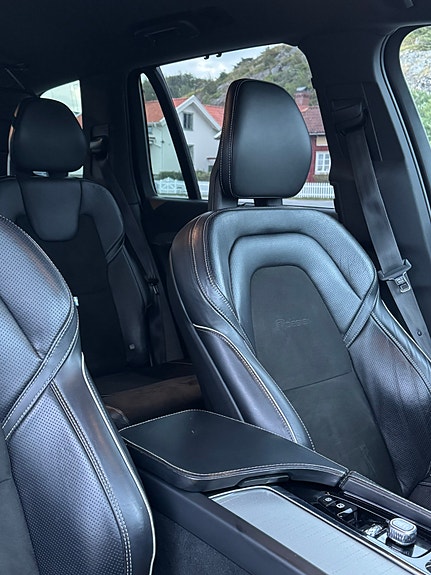 Volvo XC90 11 of 15