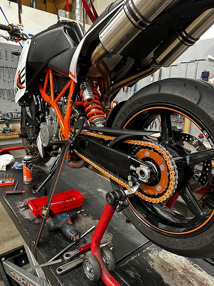KTM 990 SUPERDUKE R 4 of 10