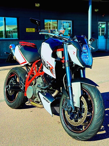 KTM 990 SUPERDUKE R 3 of 10