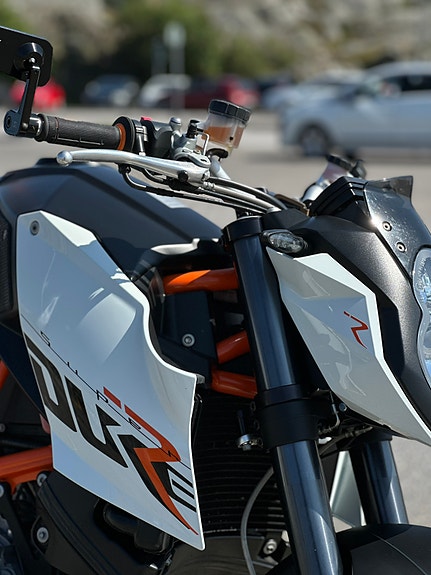 KTM 990 SUPERDUKE R 7 of 10
